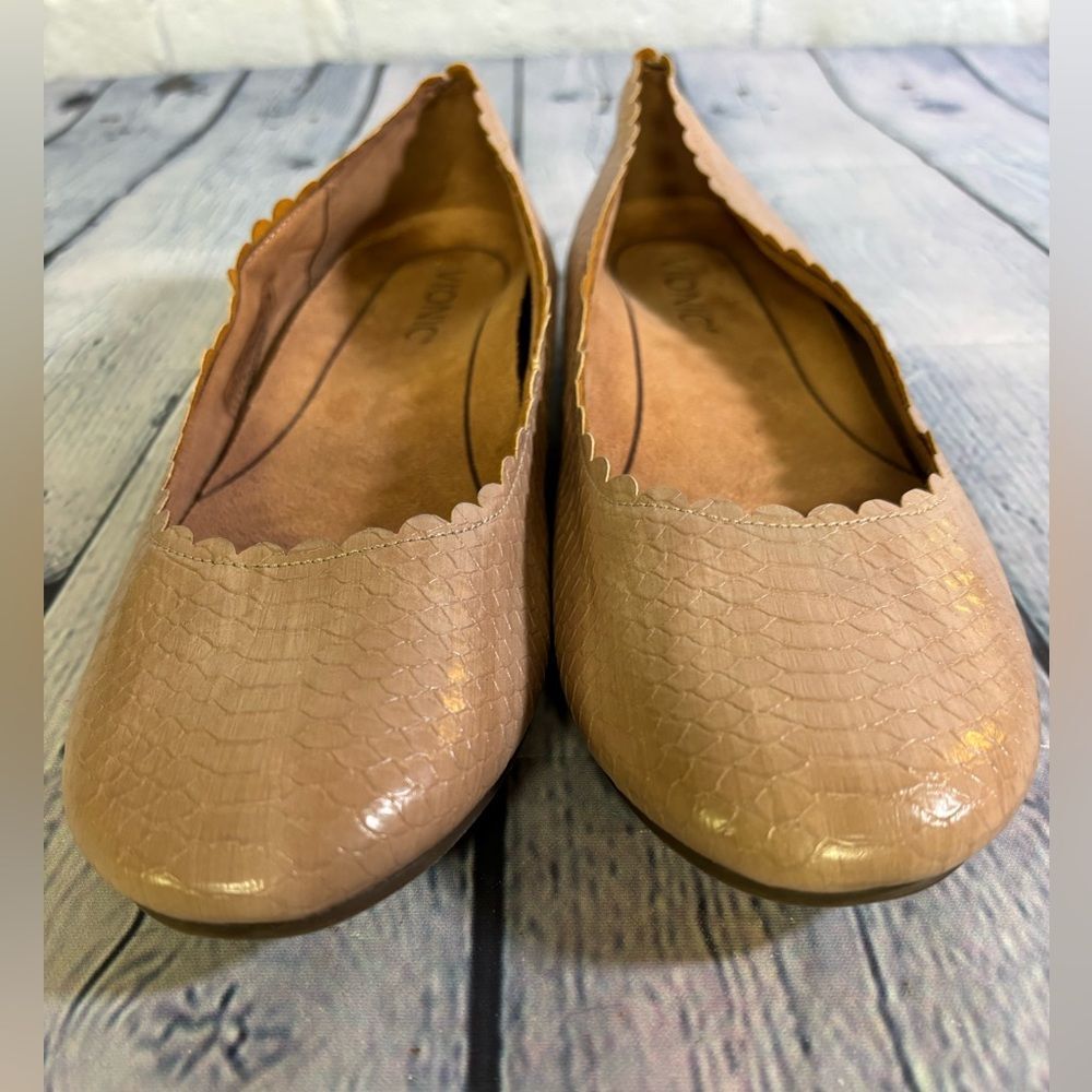 Vionic Julieta Tan Snakeskin Embossed Scalloped Trim Classic Ballet Flat Shoes 7